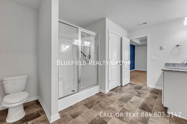 Building Photo - 815 Vanguard St