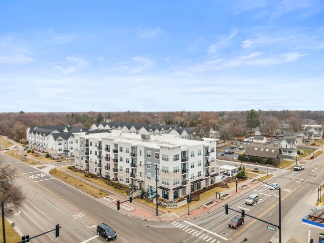 Building Photo - 103 E Crystal Lake Ave