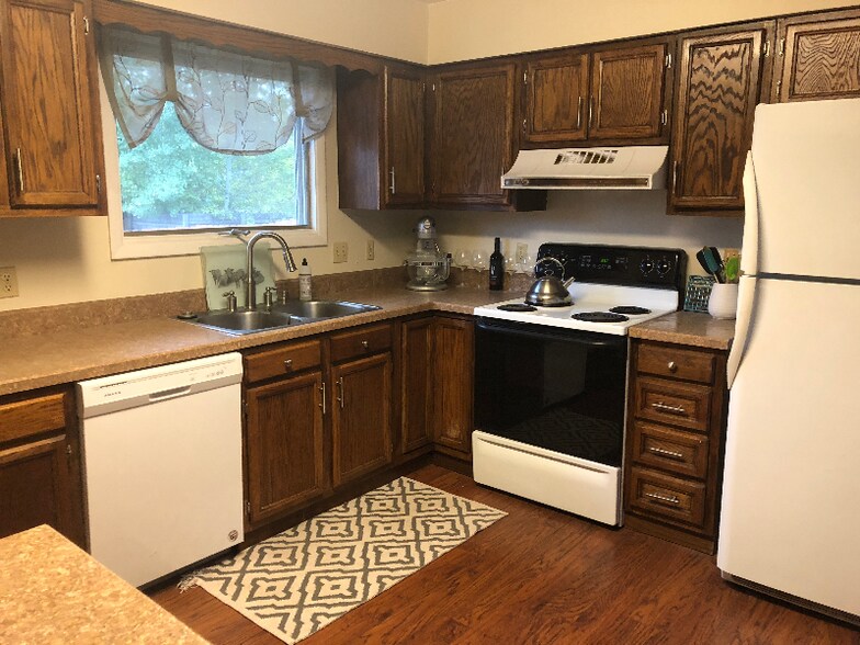 Building Photo - 520 N 19th Ave