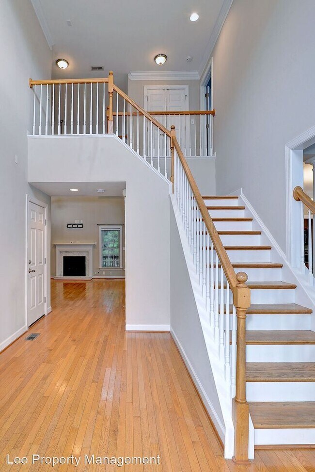 Building Photo - 5 br, 3 bath House - 206 Estons Run