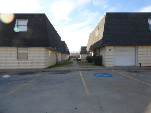 Building Photo - Green West Apartments
