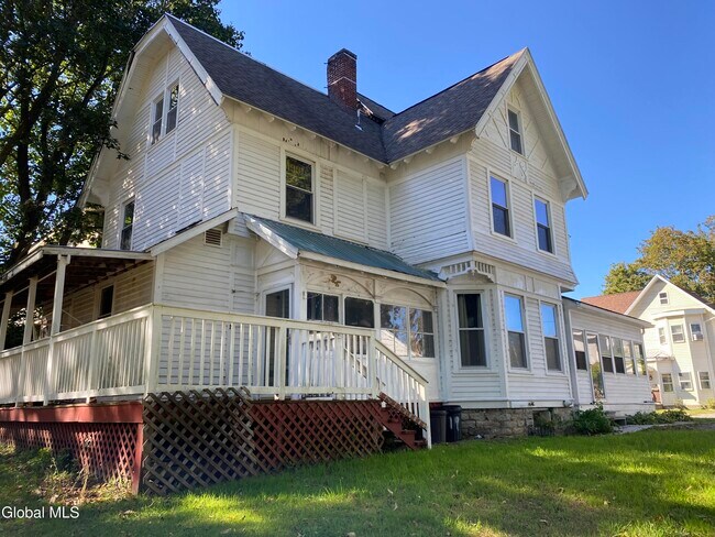 Primary Photo - 44 Webster St