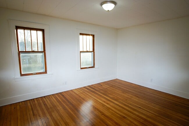 Building Photo - 3 Bedroom Spacious Kenosha Townhouse