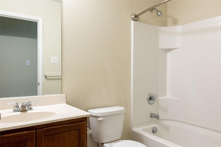 Building Photo - 5829 Mountain Bluff Dr