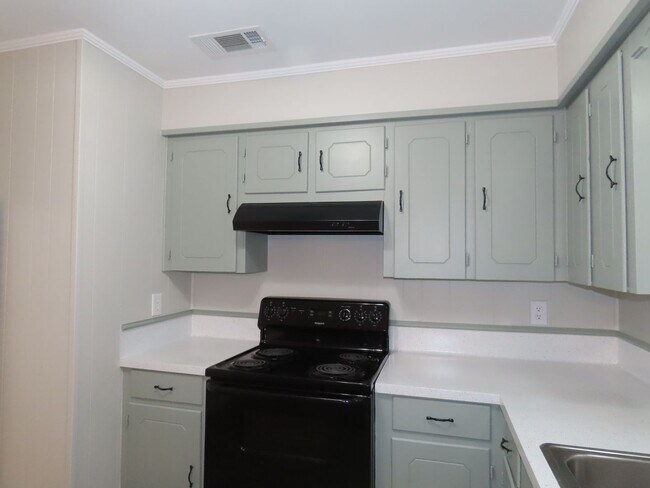 Building Photo - 10556 Twin Oaks Dr
