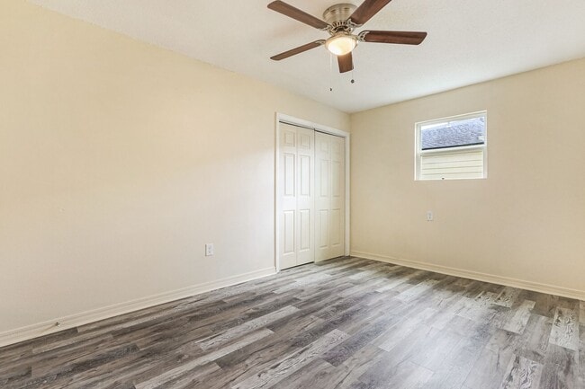Building Photo - Modern 2BR Townhouse-Style Apartment | 1,010 Sq. Ft. | Renovated Interior | Westbank Expressway L...