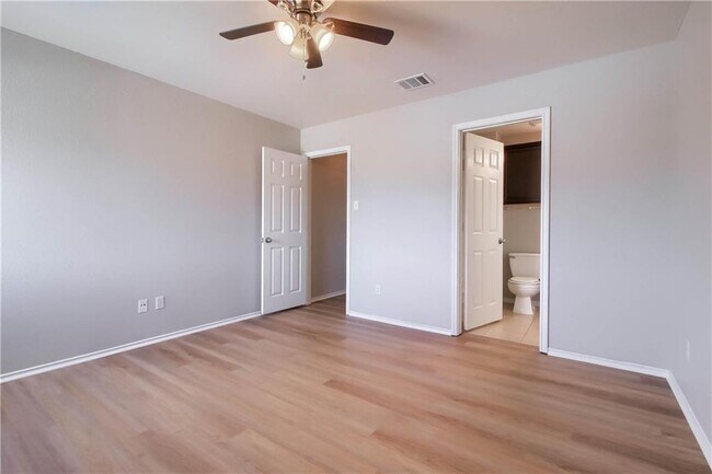 Building Photo - 706 Big Spring Dr