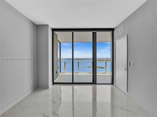 Building Photo - 700 NE 24th St