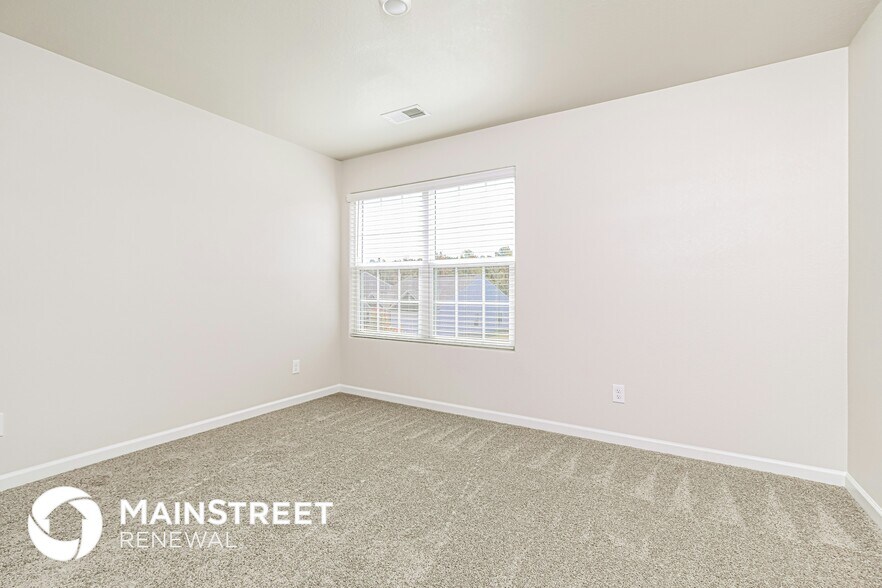 Building Photo - 135 Shallow Dr