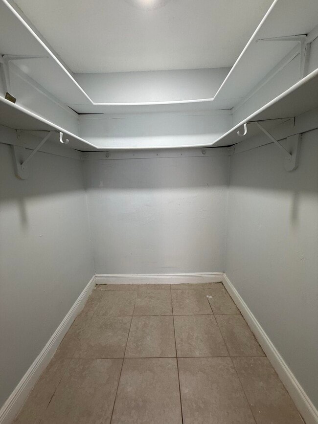 Building Photo - 9640 Oakburst Ln