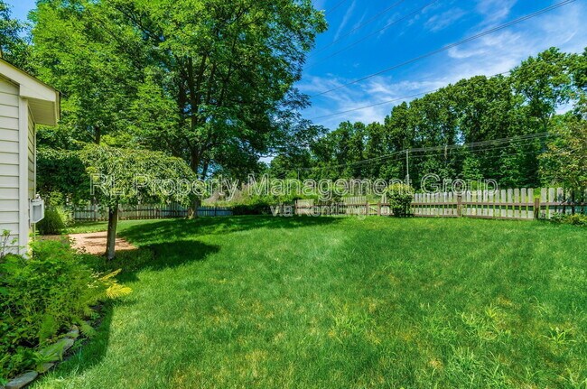 Building Photo - 5551 Ainsley Dr