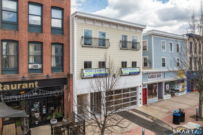 Building Photo - 584 Main St