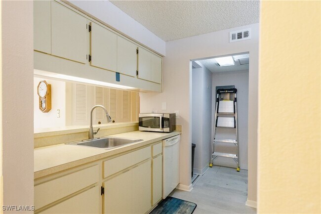 Building Photo - 9540 Green Cypress Ln