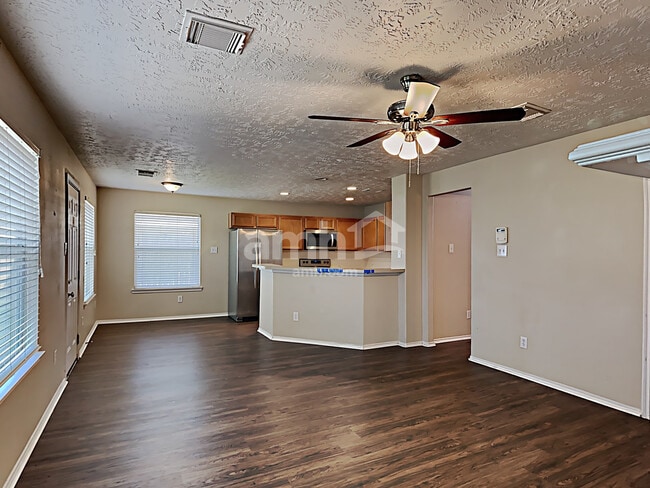 Building Photo - 18401 Sunrise Oaks Ct