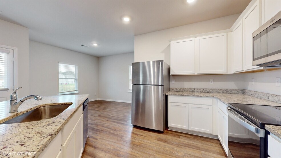 Building Photo - 3302 Bridgewood Dr