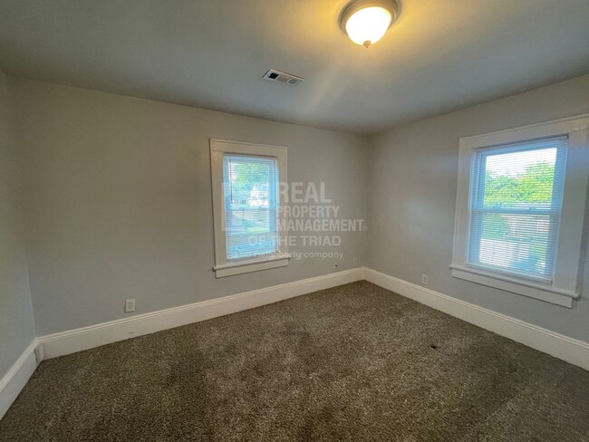 Building Photo - Unbelievable 4bd/2ba Home right next to NC...