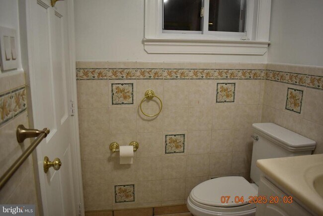 Building Photo - 6308 Joslyn Pl