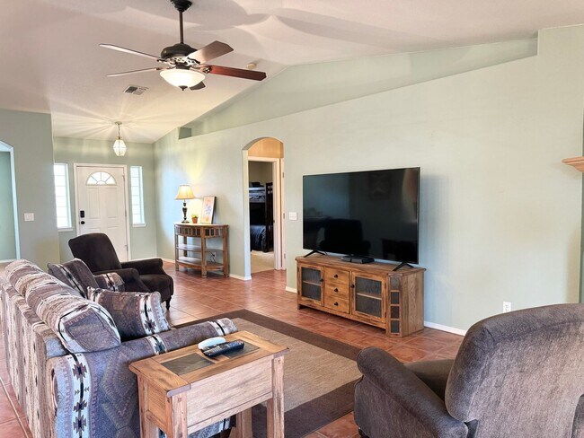 Building Photo - Spacious 3-Bedroom Home with RV Parking & Boat-Deep Garage