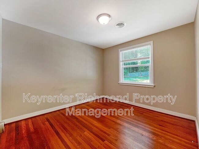 Building Photo - 5509 Swan Dr