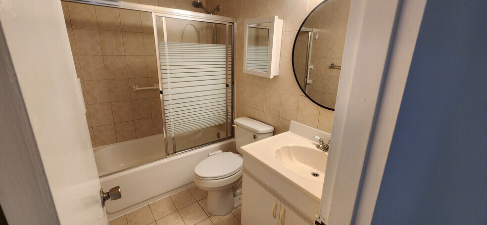 Building Photo - 3660 NE 166th St