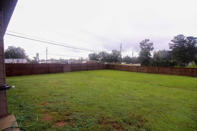 Building Photo - Newer 3 bedroom, 2 bath Phenix City Home w...