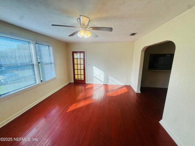 Building Photo - 8041 Oakwood St