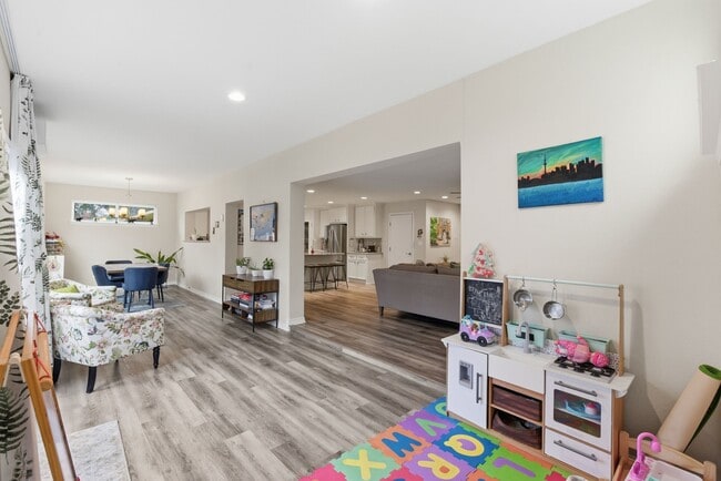 Building Photo - 5807 Ettrick Dr