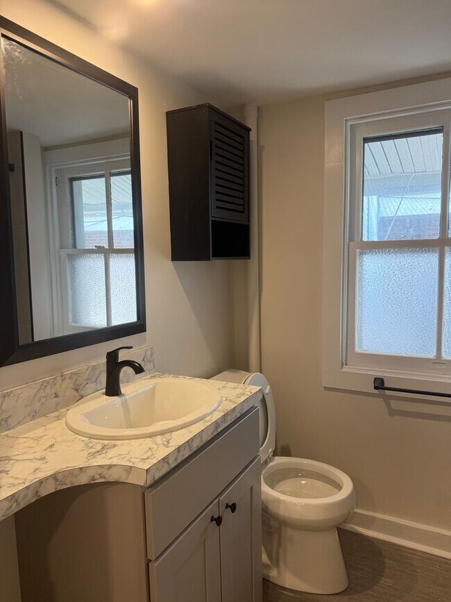 Building Photo - Renovated Unit in Downtown Frederick!