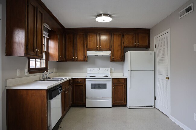 Building Photo - 510 S Vermont St