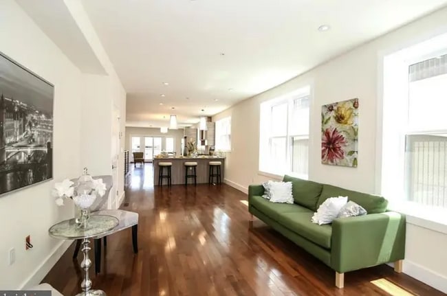 Building Photo - 811-818 8th St NE