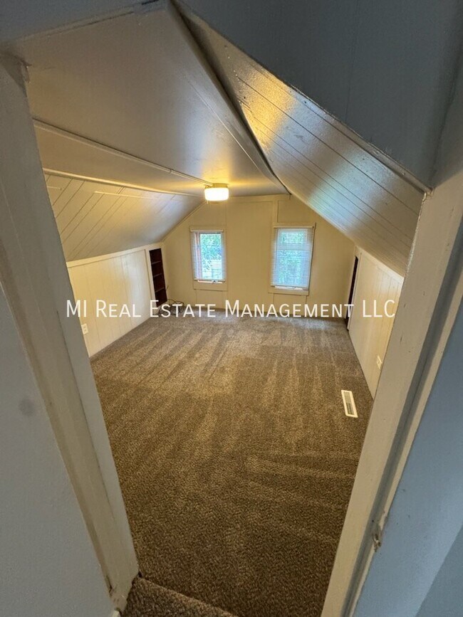 Building Photo - 634 Catawba Ave