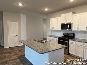 Building Photo - 5518 Stormie Keep