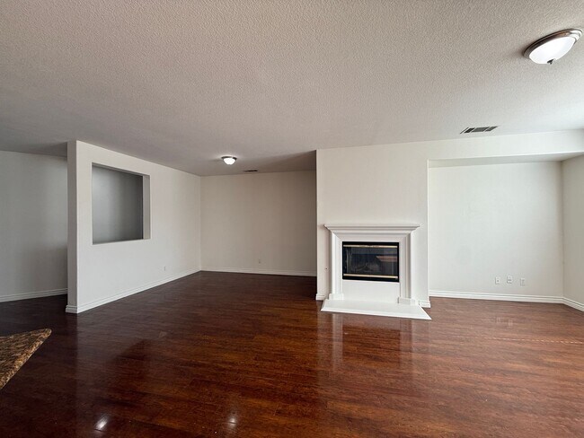 Building Photo - 39201 Jacob Dr