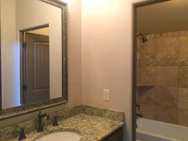 Building Photo - 74 W 100 S