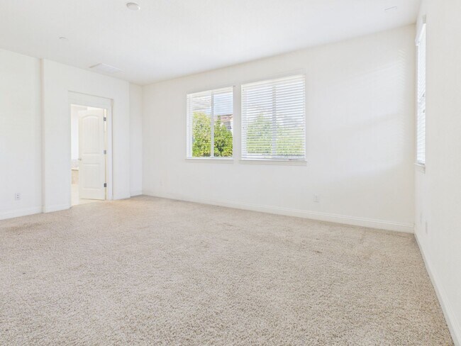Building Photo - Spacious 5-Bedroom Solar Home in Blackstone with Resort Style Amenities