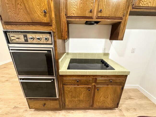 Building Photo - Vintage & Gorgeous 1bd/1ba unit in Sherman...