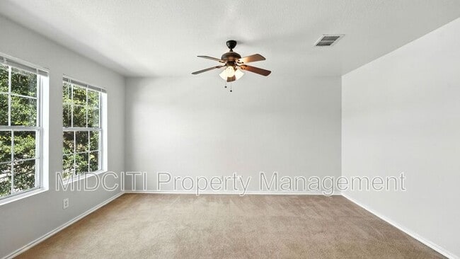 Building Photo - 209 Hinge Loop