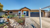 Building Photo - Charming 3 bedroom and 2 bath home with 2 ...