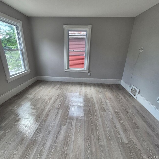 Building Photo - 67 Greenkill Ave