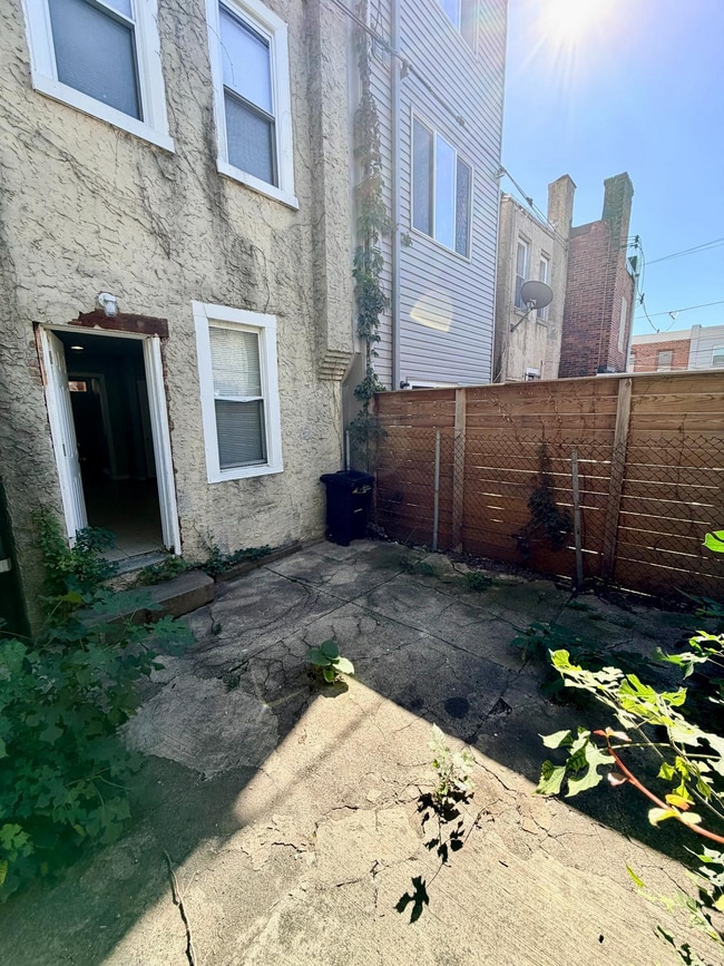 Building Photo - 1448 S 27th St