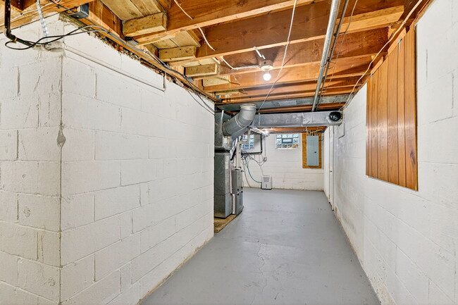 Building Photo - 3637 Sunset Dr