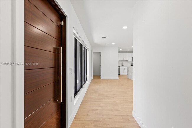 Building Photo - 317 N 31st Ave