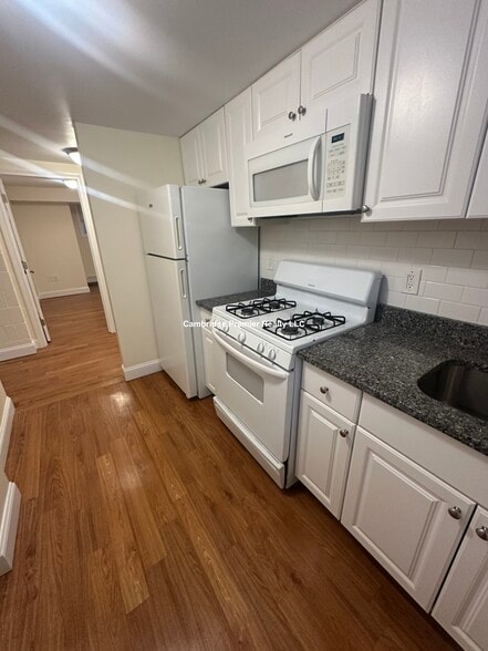 Building Photo - 387 Harvard St