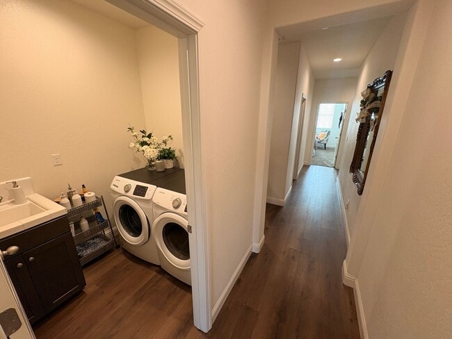 Building Photo - Beautiful 4 bedroom home for rent in Visalia, CA