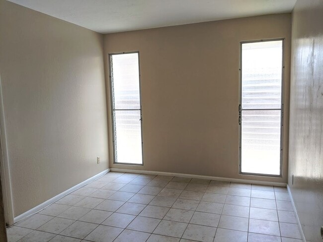 Building Photo - 323MUR