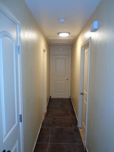 Building Photo - 654 Jennifer Jean Dr