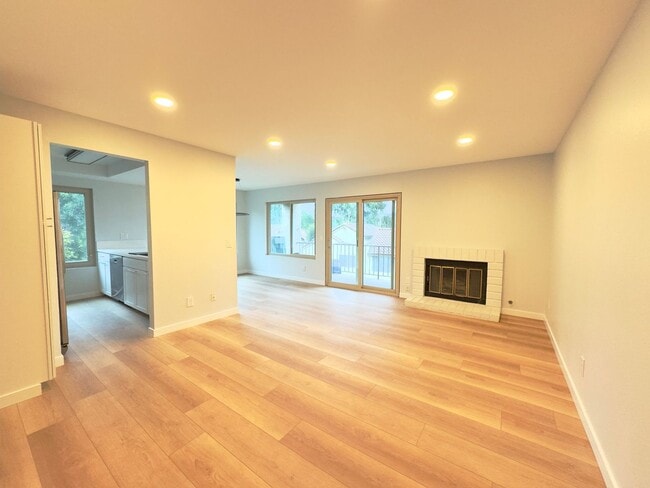 Building Photo - FULLY REMODELED: Spacious 3 bedroom condo in San Marcos With AC