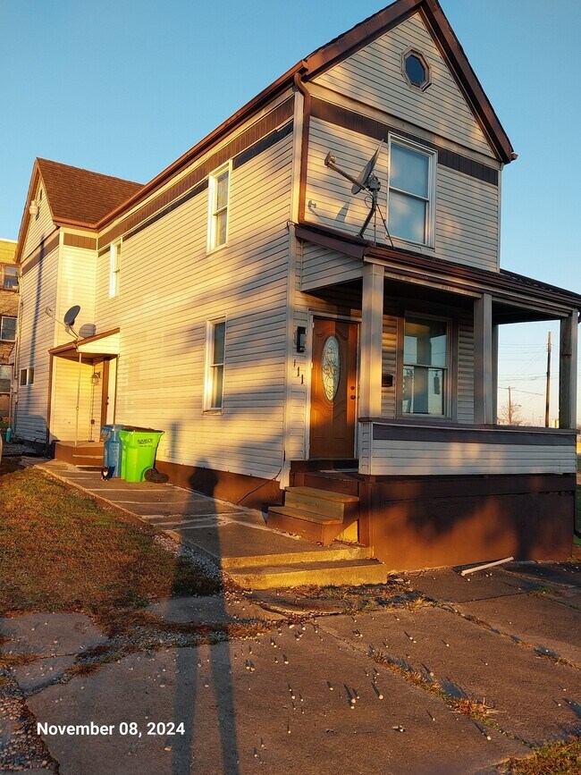 3 Bedroom 1.5 bath $800 a month plus tenant pays utilities - 111 South Liberty Avenue