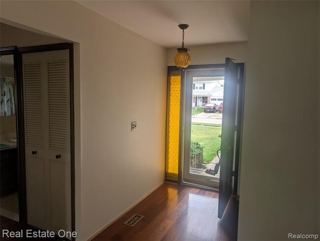 Building Photo - 43076 Ryegate St