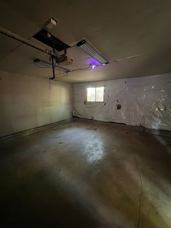 Building Photo - Magalia Home for rent, 1 car garage, 2 bed...